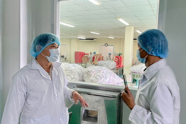 Sở Y tế kiểm tra công tác phòng chống dịch Covid-19 trong nhà máy Ladophar đóng tại Khu Công nghiệp Phú Hội
