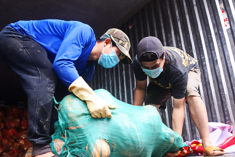 Đà Lạt: Ủng hộ hơn 60 tấn rau, củ, quả cho người dân vùng dịch