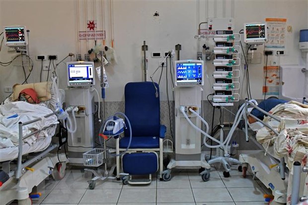 Điều trị cho bệnh nhân COVID-19 tại bệnh viện Farhat Hached ở thành phố Sousse, Tunisia.