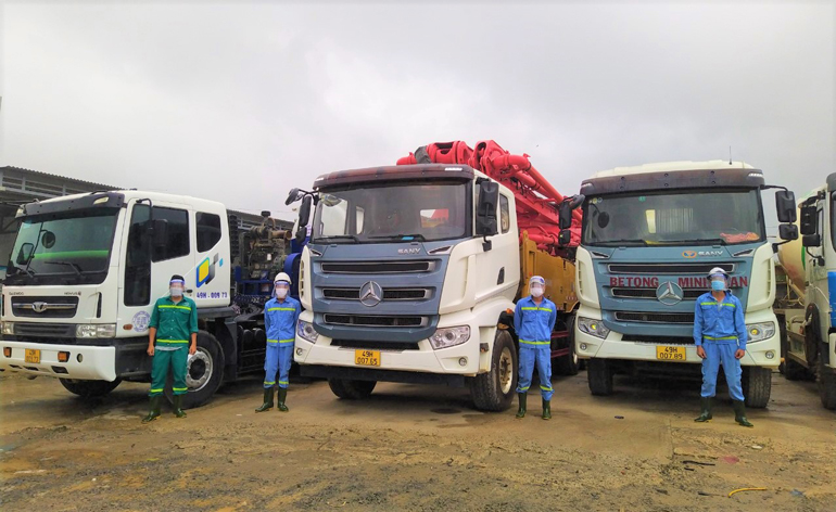 Đội ngũ lái xe của Công ty Cuộc sống Việt House thực hiện nghiêm các quy định phòng chống dịch trong vận chuyển hàng hóa, vật liệu