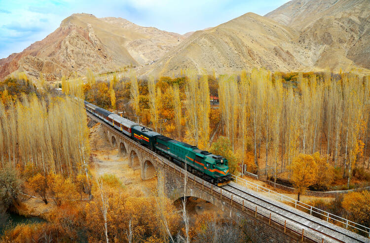 Tuyến đường sắt chạy xuyên Iran dài 1.394 km
