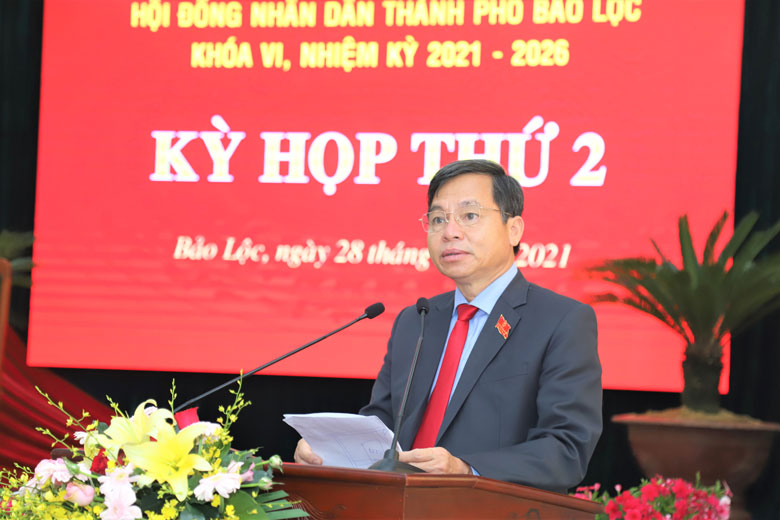 Đồng chí Nguyễn Văn Triệu - Bí thư Thành ủy, Chủ tịch HĐND TP Bảo Lộc phát biểu khai mạc kỳ họp