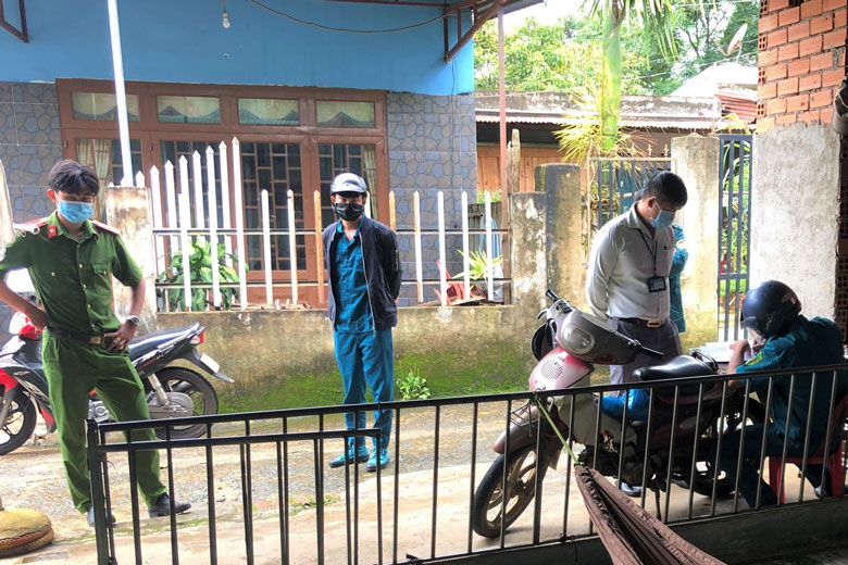 Cơ quan chức năng huyện Bảo Lâm tăng cường tuần tra, xử lý nghiêm các vi phạm phòng chống dịch trên địa bàn thị trấn Lộc Thắng