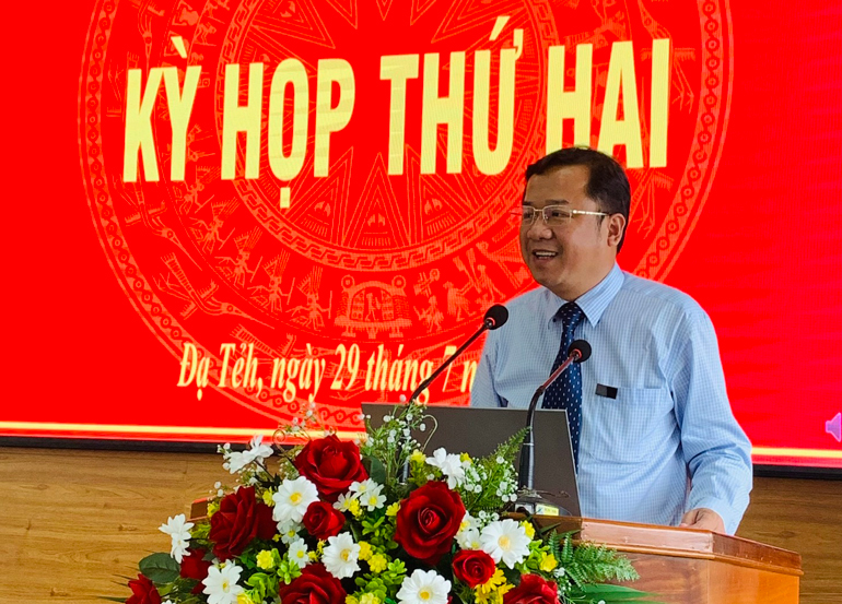 Đồng chí Tôn Thiện Đồng - Bí thư Huyện ủy Đạ Tẻh phát biểu chỉ đạo tại kỳ họp
