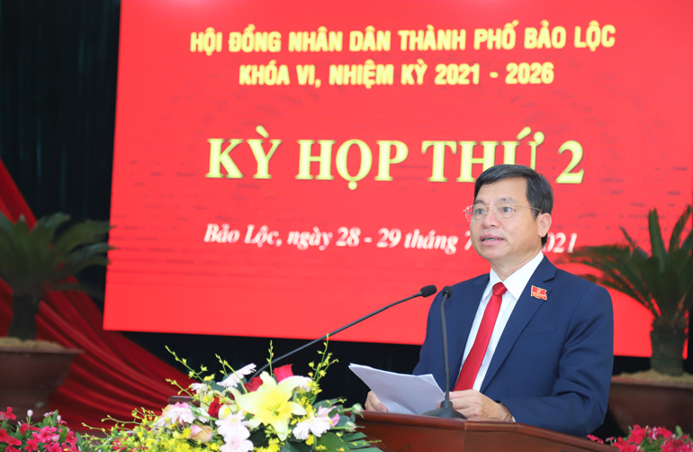 Đồng chí Nguyễn Văn Triệu – Bí thư Thành ủy, Chủ tịch HĐND TP Bảo Lộc phát biểu bế mạc kỳ họp