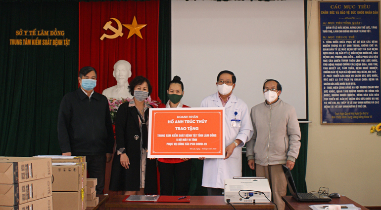 CDC Lâm Đồng tiếp nhận tài trợ phục vụ công tác phòng chống dịch Covid-19