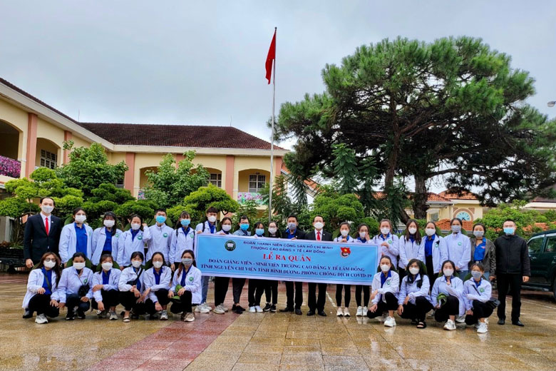 Thầy trò Trường Cao đẳng Y tế Lâm Đồng tình nguyện tham gia chống dịch Covid-19 tại tỉnh Bình Dương