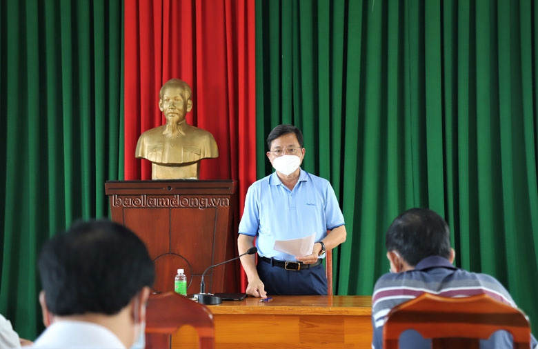 Bí thư Thành ủy Bảo Lộc Nguyễn Văn Triệu chỉ đạo các ngành chức năng khẩn trương triển khai các phương án, biện pháp phòng chống dịch với quyết tâm, tinh thần và trách nhiệm cao nhất
