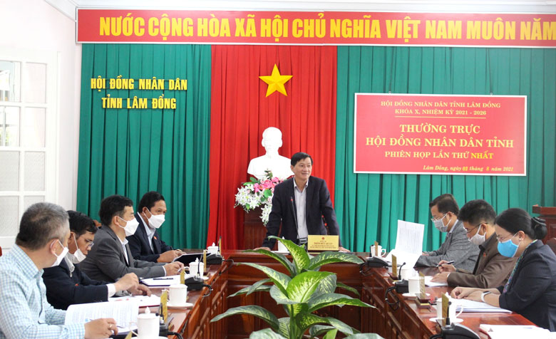 Đồng chí Trần Đức Quận - Bí thư Tỉnh ủy, Chủ tịch HĐND tỉnh chủ trì phiên họp lần thứ I của Thường trực HĐND tỉnh