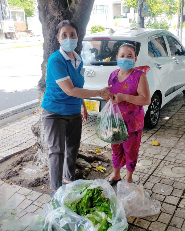 Những món quà rau, củ, quả Đà Lạt được gửi đến khu cách ly và người dân Nha Trang
