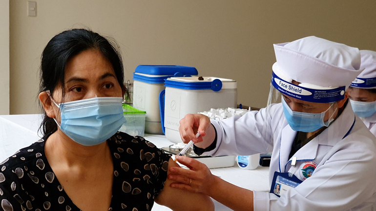 Phân bổ, tổ chức tiêm vắc xin để đạt miễn dịch cộng đồng trong thời gian sớm nhất tại khu vực TP Hồ Chí Minh