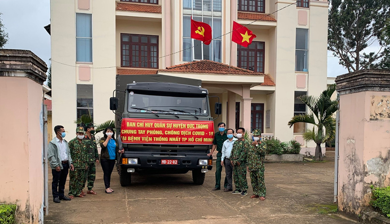 Xe chở nông sản chuẩn bị lăn bánh ủng hộ Bệnh viên Thống nhất TP Hồ Chí Minh