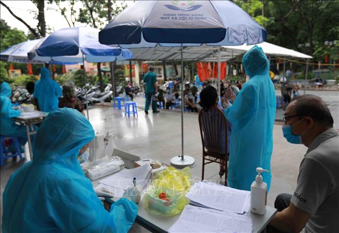 Sáng 12/8, Việt Nam công bố 4.642 ca nhiễm mới SARS-CoV-2, có thêm 762.396 liều vaccine được tiêm