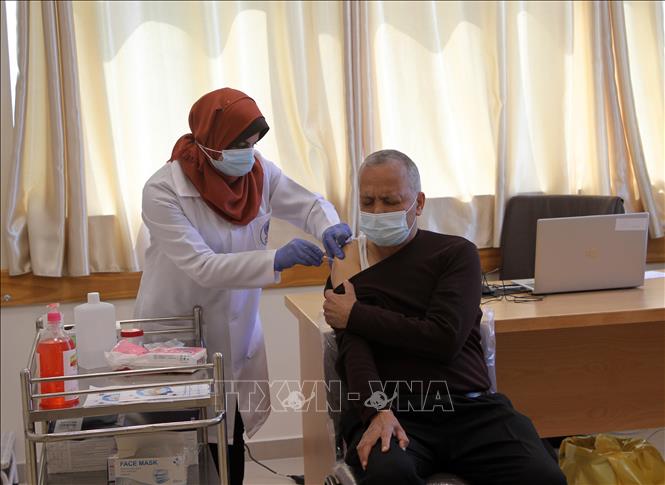 Tiêm vaccine ngừa COVID-19 tại Gaza, Palestine, ngày 28/2/2021. 