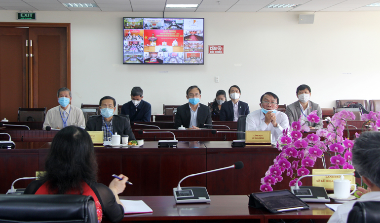 Các đại biểu Lâm Đồng tham dự hội nghị tại điểm cầu của tỉnh 