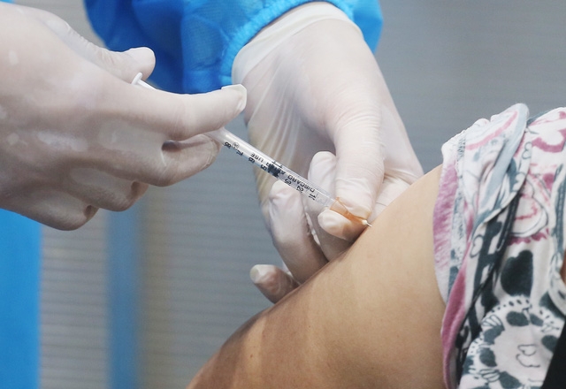Bộ Y tế: Tiêm mũi 1 vaccine Moderna có thể tiêm mũi 2 Pfizer