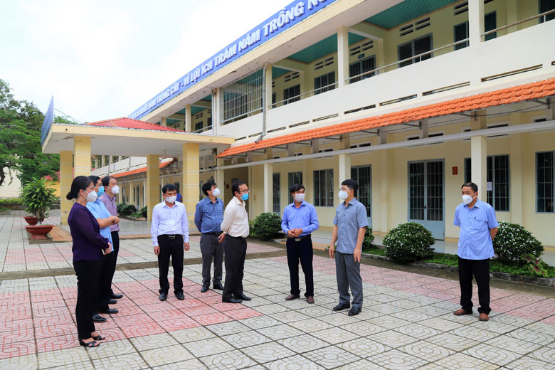 Đồng chí Đặng Trí Dũng – Phó Chủ tịch UBND tỉnh Lâm Đồng kiểm tra công tác chuẩn bị năm học mới tại Trường THPT Cát Tiên