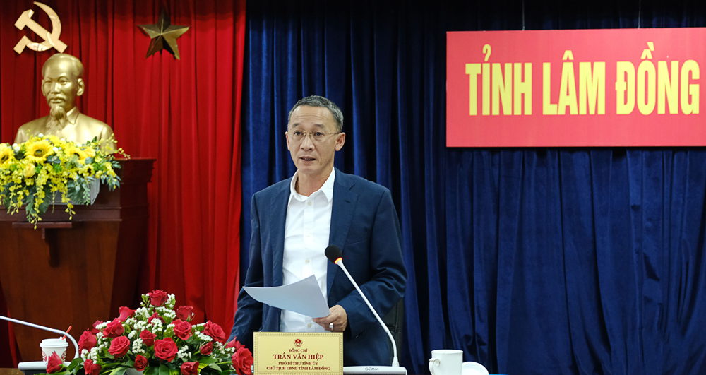 Đồng chí Trần Văn Hiệp - Phó Bí thư Tỉnh ủy, Chủ tịch UBND tỉnh phát biểu kết luận tại buổi làm việc