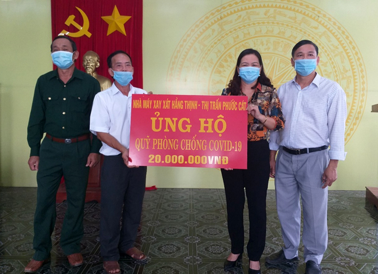 Nhà máy xay xát Hằng Thịnh (thị trấn Phước Cát) ủng hộ Quỹ Phòng chống dịch Covid-19 huyện Cát Tiên 20 triệu đồng