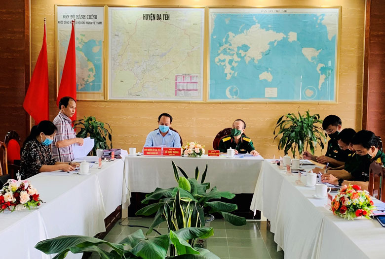 Đoàn giám sát của Huyện ủy Đạ Tẻh giám sát tại Ban Chỉ huy Quân sự huyện