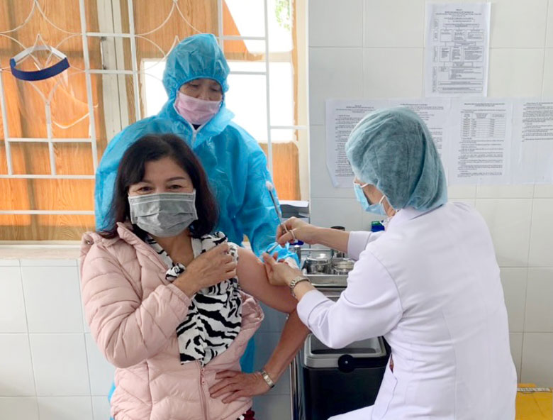 UBND tỉnh, thành phố quyết định về rút ngắn khoảng cách tiêm mũi 2 vắc xin AstraZeneca
