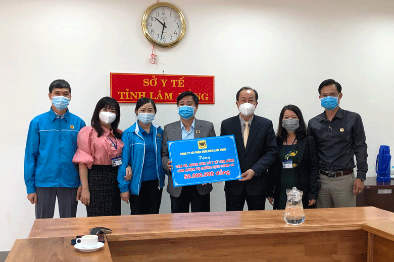 Công ty Bình Điền Lâm Đồng tặng quà tuyến đầu chống dịch