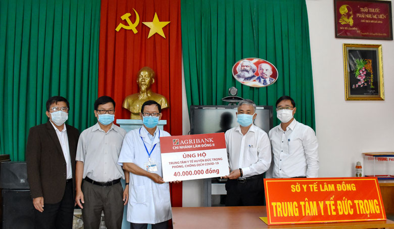 Agribank Chi nhánh Lâm Đồng II ủng hộ phòng chống Covid-19