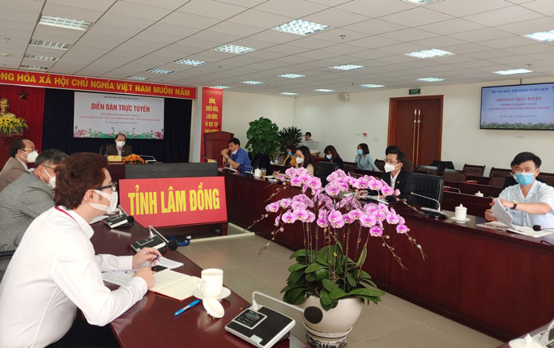 Các đại biểu tham dự diễn đàn trực tuyến tại điểm cầu Lâm Đồng