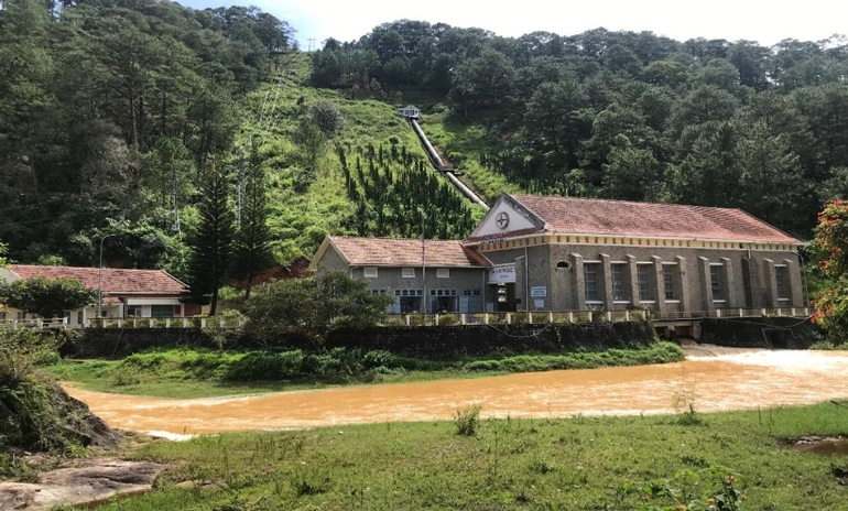 Toàn cảnh Thủy điện Ankroet - Nhà máy thủy điện đầu tiên tại Việt Nam như một khu biệt thự cổ kính giữa rừng sâu