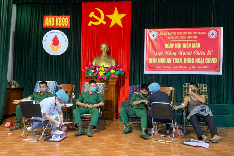 Đông đảo cán bộ, chiến sĩ Kho K899 tham gia ngày hội hiến máu