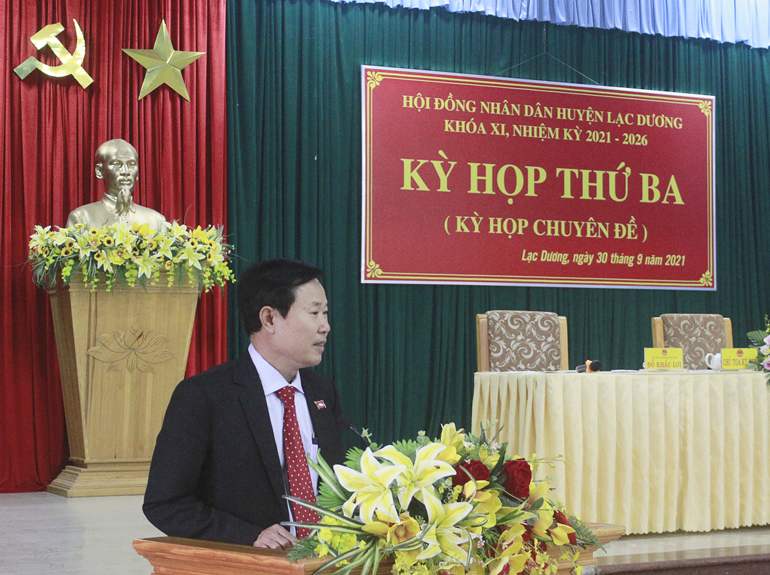 Đồng chí Phạm Triều – Bí thư Huyện ủy, Chủ tịch HĐND huyện Lạc Dương phát biểu bế mạc kỳ họp