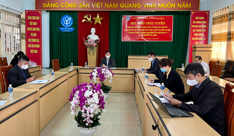 Các đại biểu tham dự hội nghị trực tuyến tại điểm cầu BHXH Lâm Đồng 