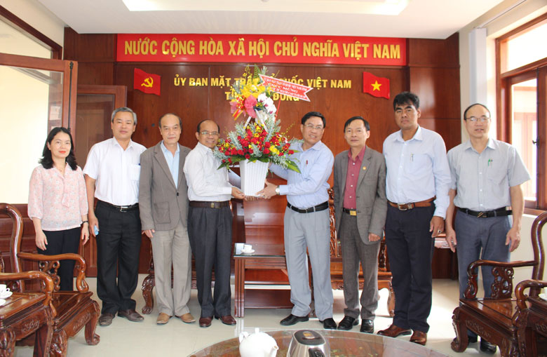 Ban Thường trực Ủy ban MTTQ Việt Nam tỉnh thăm chúc mừng Ban Đại diện Hội Người cao tuổi tỉnh Lâm Đồng