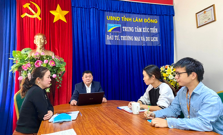 Ông Nguyễn Văn Hùng – Phó Giám đốc Trung tâm Xúc tiến Đầu tư Thương mại và Du lịch tỉnh Lâm Đồng tham gia thảo luận tại diễn đàn