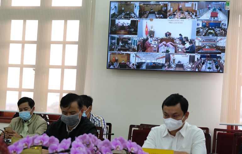 UBND tỉnh họp đột xuất trực tuyến với các sở, ngành địa phương về việc tiếp tục đón công dân Lâm Đồng từ các vùng dịch về địa phương