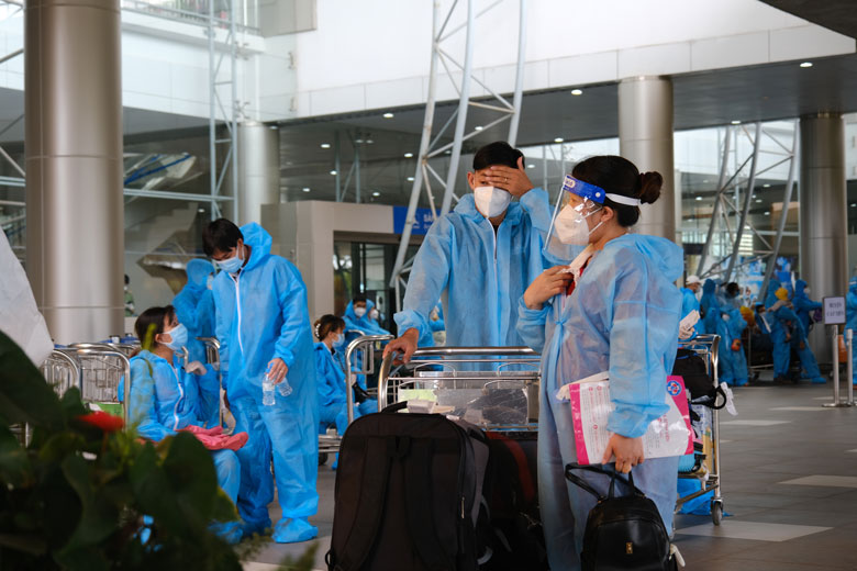 UBND tỉnh Lâm Đồng tổ chức đón thai phụ và thân nhân về tại sân bay Liên Khương ngày 4/9