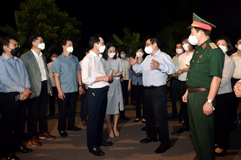 Chiều tối 29/5, Thủ tướng Phạm Minh Chính vào tâm dịch Bắc Ninh kiểm tra công tác phòng chống dịch bệnh COVID-19, duy trì hoạt động sản xuất kinh doanh. 