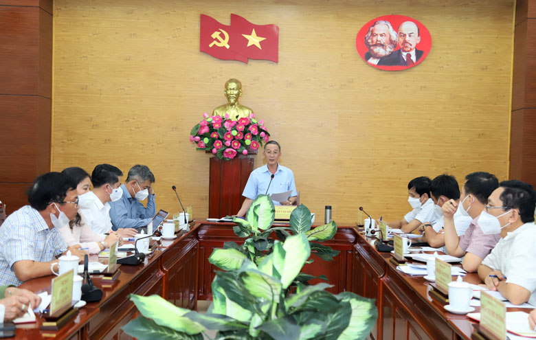 Đồng chí Trần Văn Hiệp - Phó Bí thư Tỉnh ủy, Chủ tịch UBND tỉnh Lâm Đồng phát biểu kết luận, chỉ đạo tại buổi làm việc