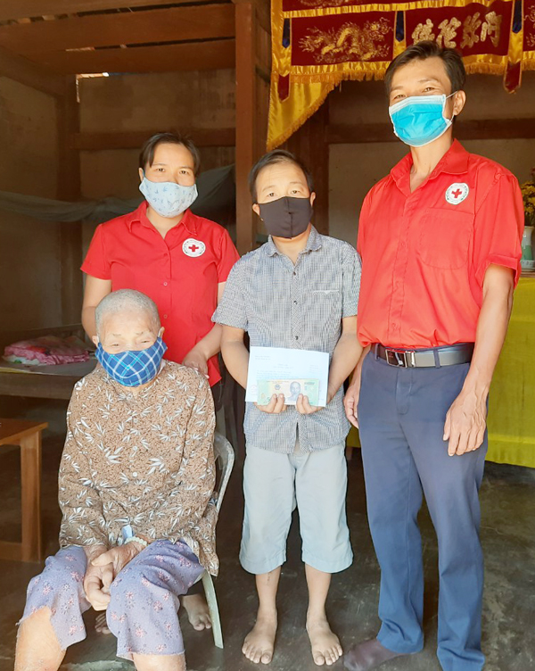 Hội Chữ thập đỏ huyện Đạ Tẻh hỗ trợ địa chỉ nhân đạo