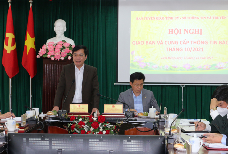 Đồng chí Lê Thanh Liêm – Phó Giám đốc Sở Thông tin và Truyền thông phát biểu tại hội nghị