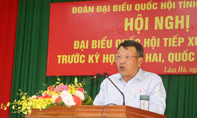 Ông Nguyễn Tạo – Phó Trưởng Đoàn ĐBQH khóa XV đơn vị tỉnh Lâm Đồng báo cáo với cử tri về nội dung kỳ họp thứ 2