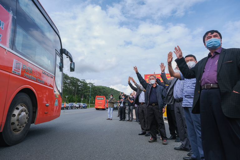Lãnh đạo tỉnh Lâm Đồng chào đón công dân về địa phương an toàn