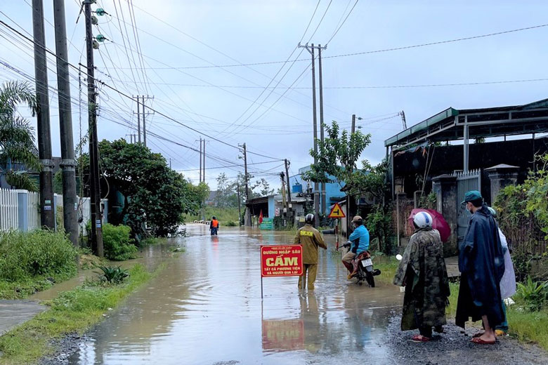 Bảo Lộc: Mưa lớn gây ngập úng nhiều nơi