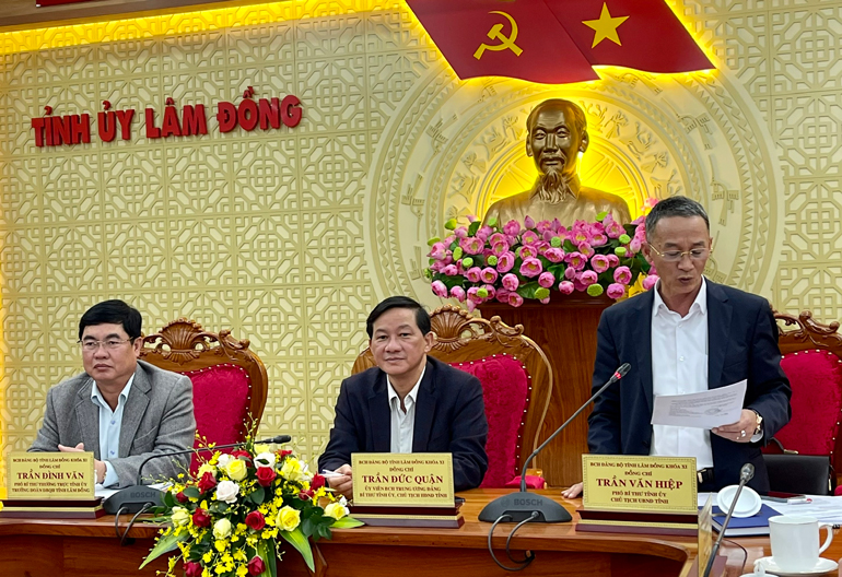 Chủ tịch UBND tỉnh Trần Văn Hiệp thông tin UBND tỉnh sẽ sớm ban hành văn bản mới để thực hiện mở cửa an toàn phòng dịch Covid-19