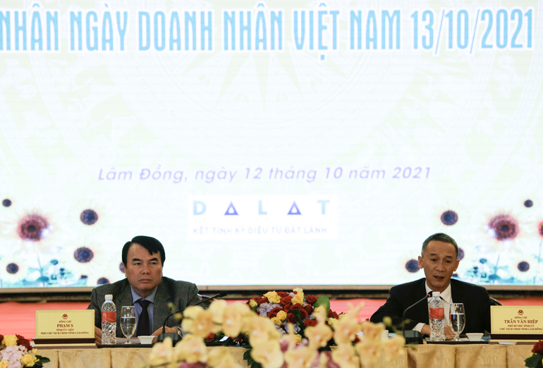 Chương trình đối thoại do Chủ tịch UBND tỉnh Trần Văn Hiệp và Phó Chủ tịch UBND tỉnh Phạm S chủ trì