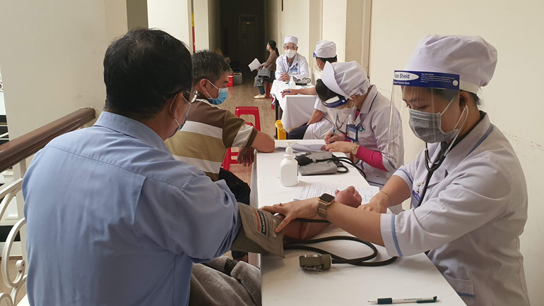 Tiêm vắc xin phòng Covid-19 cho lái xe tại TP Đà Lạt