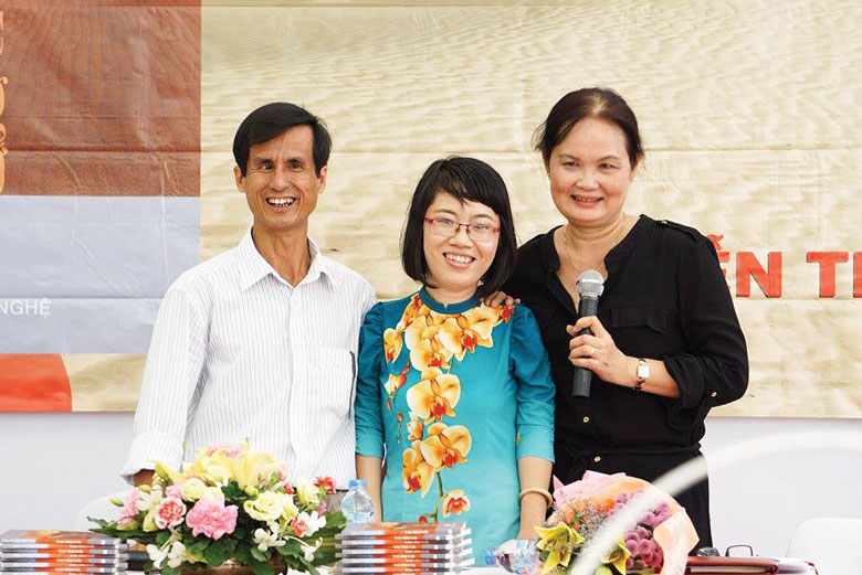 Thầy Nguyễn Đức Thạch trong buổi giao lưu ra mắt sách ở Thành phố Hồ Chí Minh