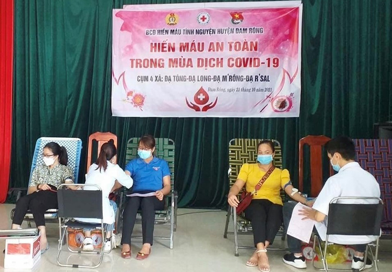 Ngày hội “Hiến máu an toàn trong mùa dịch Covid-19” tại Đam Rông đã huy động 110 đơn vị máu cho Bệnh viện Đa khoa tỉnh