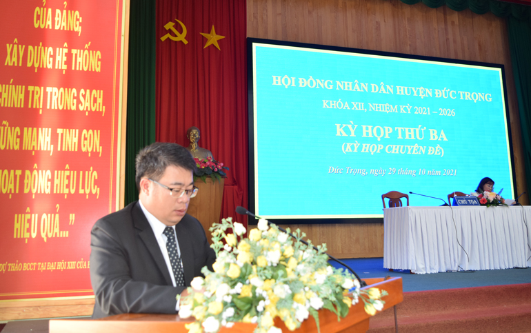 Đồng chí Nguyễn Ngọc Phúc - Bí thư Huyện ủy, Chủ tịch HĐND huyện Đức Trọng phát biểu tại kỳ họp