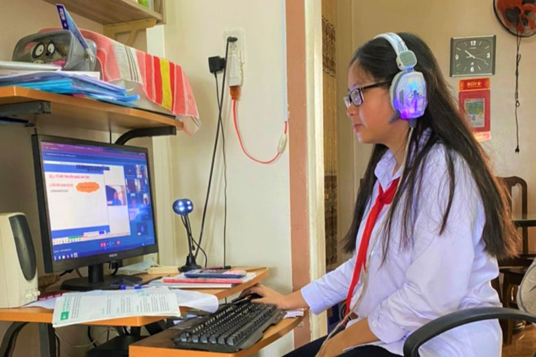 Từ ngày 3/11, học sinh trên địa bàn TP Bảo Lộc chuyển qua học trực tuyến để phòng chống dịch cho đến khi có thông báo mới